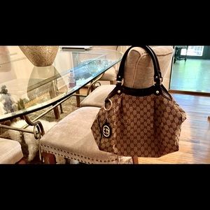 AUTHENTIC Gucci bag approximately 12x15